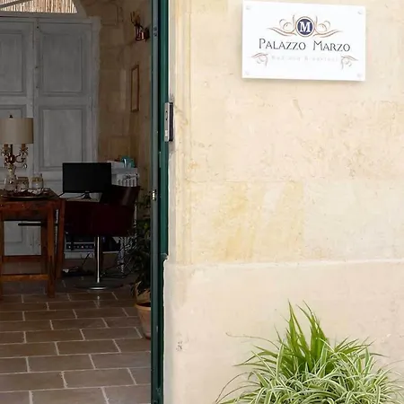 Palazzo Marzo לינה וארוחת בוקר 4*