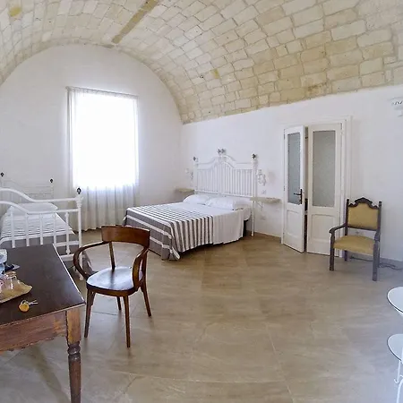 Palazzo Marzo 4* אוטרנטו