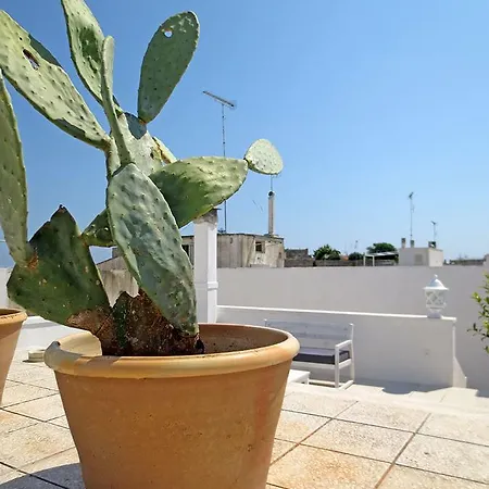 לינה וארוחת בוקר Palazzo Marzo אוטרנטו